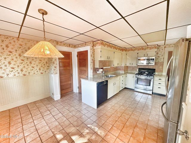 9 Lawton Avenue, Glens Falls, NY 12801