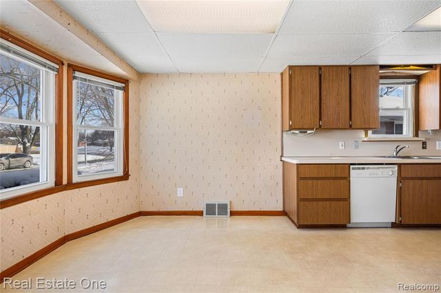 20688 Fleetwood Drive, Harper Woods, MI 48225