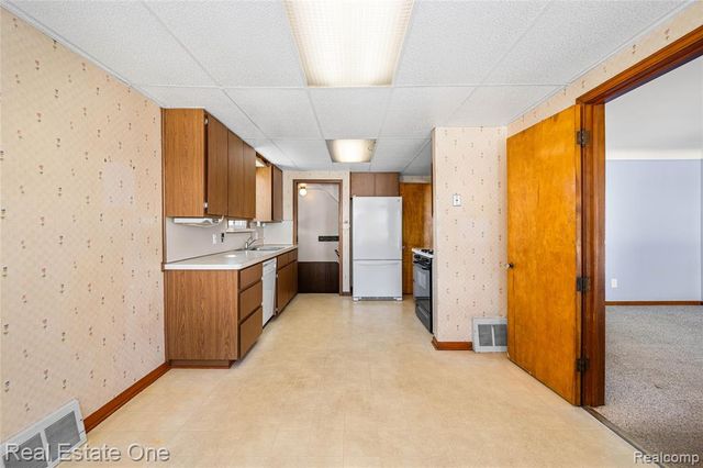 20688 Fleetwood Drive, Harper Woods, MI 48225