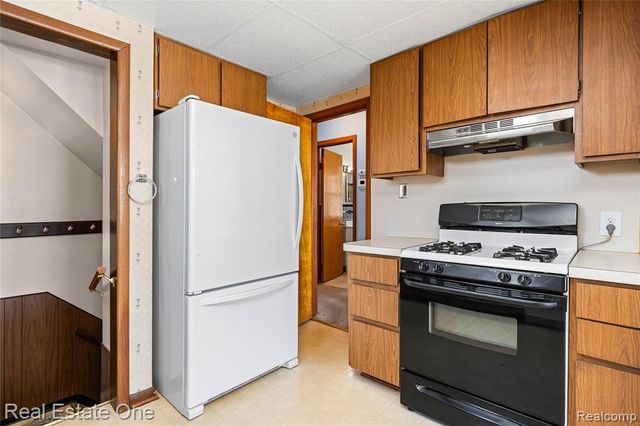 20688 Fleetwood Drive, Harper Woods, MI 48225