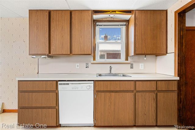 20688 Fleetwood Drive, Harper Woods, MI 48225