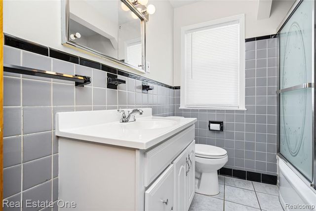 20688 Fleetwood Drive, Harper Woods, MI 48225