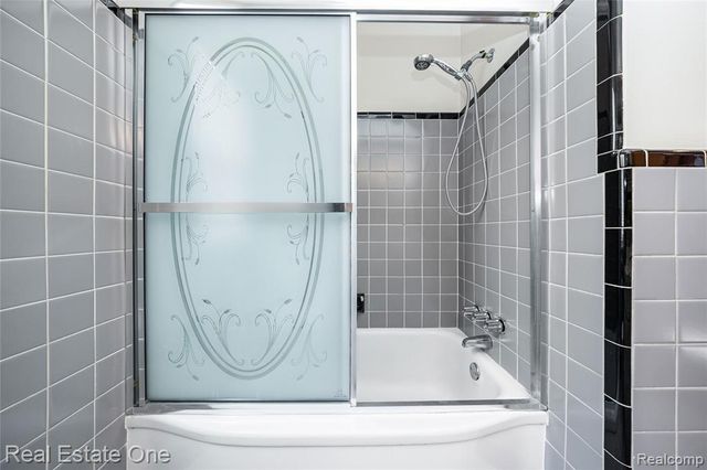 20688 Fleetwood Drive, Harper Woods, MI 48225