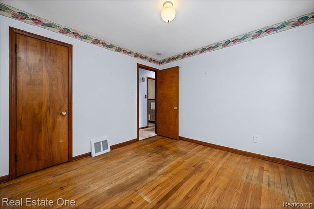 20688 Fleetwood Drive, Harper Woods, MI 48225