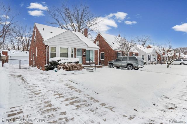 20688 Fleetwood Drive, Harper Woods, MI 48225