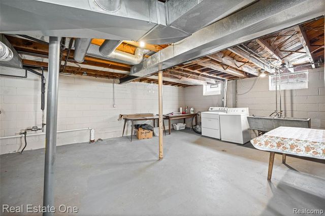 20688 Fleetwood Drive, Harper Woods, MI 48225