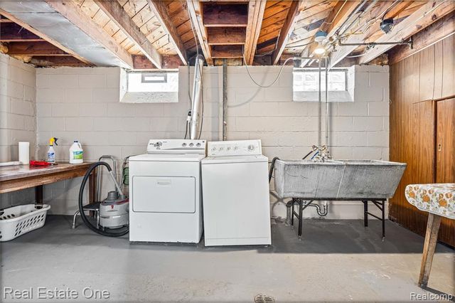 20688 Fleetwood Drive, Harper Woods, MI 48225