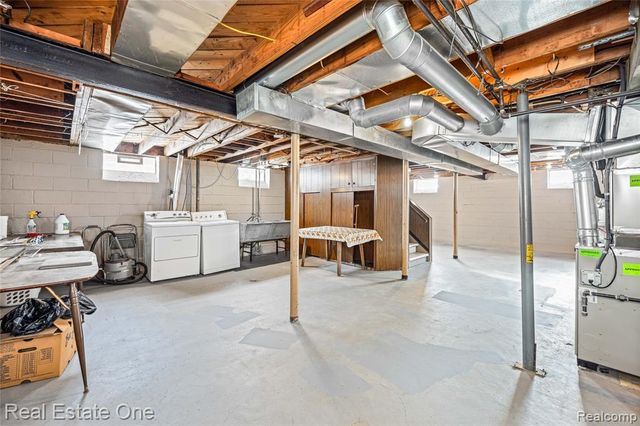 20688 Fleetwood Drive, Harper Woods, MI 48225