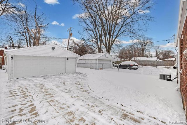 20688 Fleetwood Drive, Harper Woods, MI 48225
