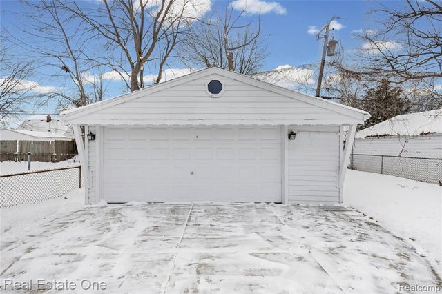 20688 Fleetwood Drive, Harper Woods, MI 48225