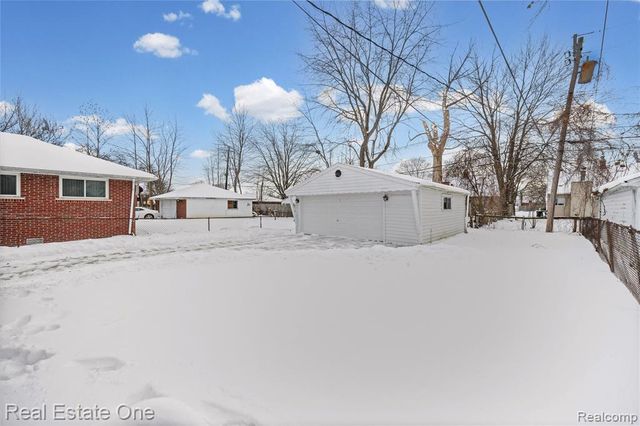 20688 Fleetwood Drive, Harper Woods, MI 48225