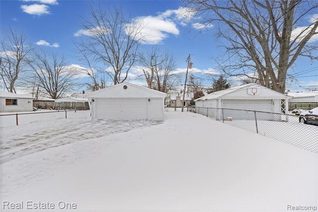 20688 Fleetwood Drive, Harper Woods, MI 48225