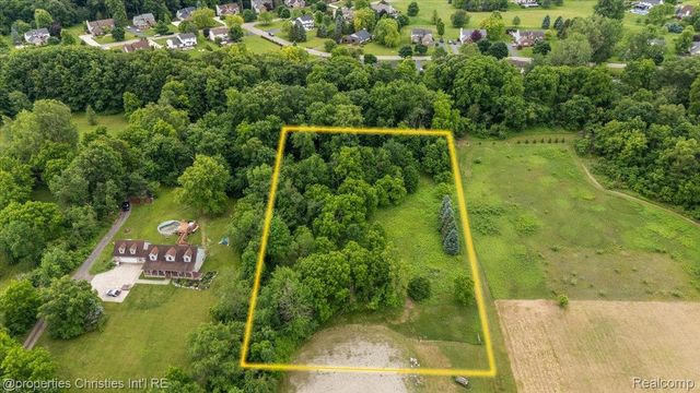 22150 Donnas Drive, Lyon Charter Township, MI 48178