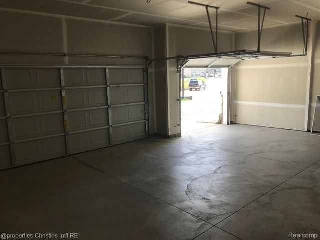 22150 Donnas Drive, Lyon Charter Township, MI 48178