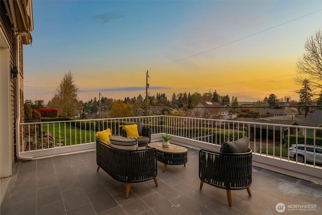 4550 49th Avenue NE, Seattle, WA 98105