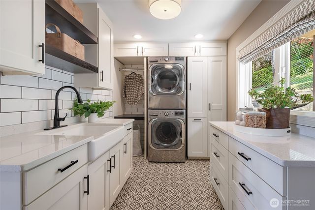 4550 49th Avenue NE, Seattle, WA 98105