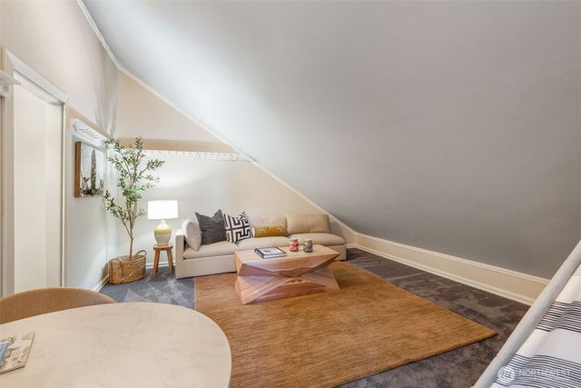 4550 49th Avenue NE, Seattle, WA 98105