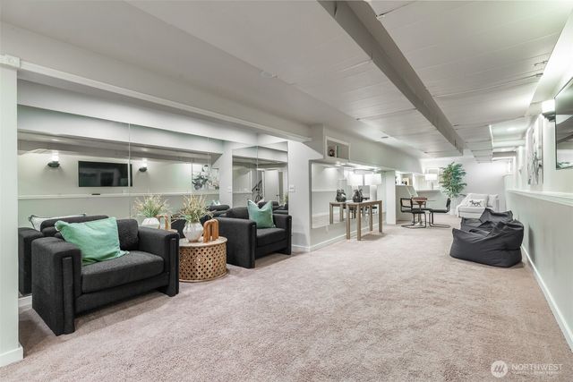 4550 49th Avenue NE, Seattle, WA 98105