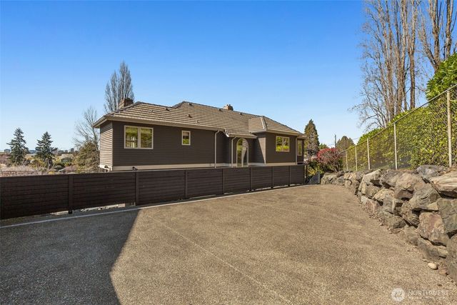 4550 49th Avenue NE, Seattle, WA 98105