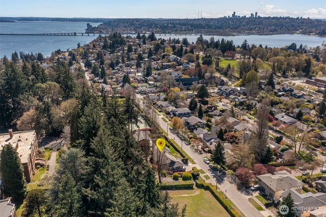 4550 49th Avenue NE, Seattle, WA 98105