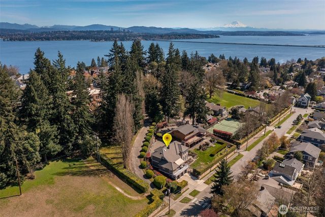 4550 49th Avenue NE, Seattle, WA 98105