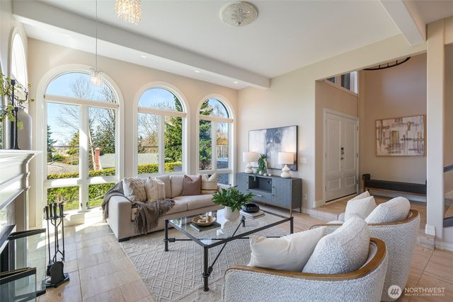 4550 49th Avenue NE, Seattle, WA 98105