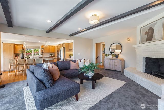 4550 49th Avenue NE, Seattle, WA 98105