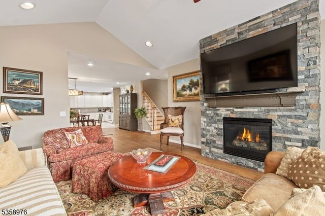 2 Turnberry Ln, Hardyston Twp., NJ 07419