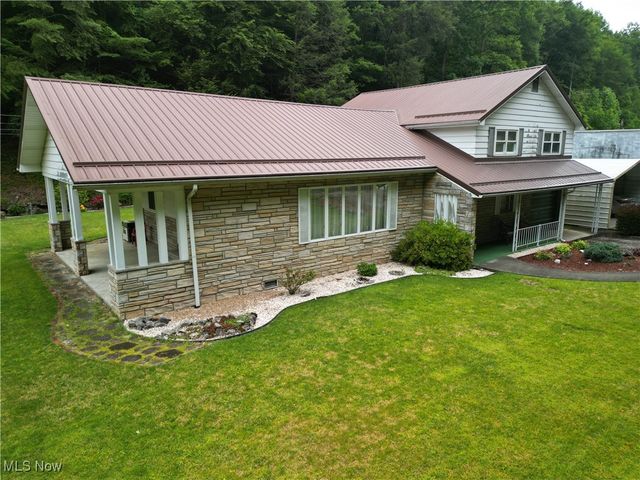 13088 Clay Highway, Lizemores, WV 25125