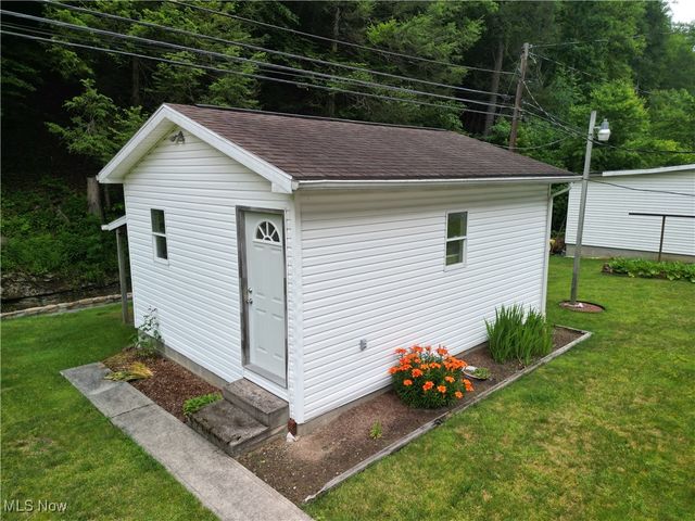 13088 Clay Highway, Lizemores, WV 25125