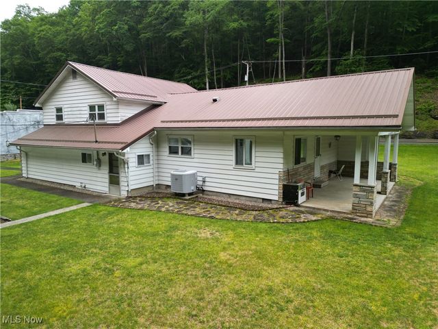 13088 Clay Highway, Lizemores, WV 25125