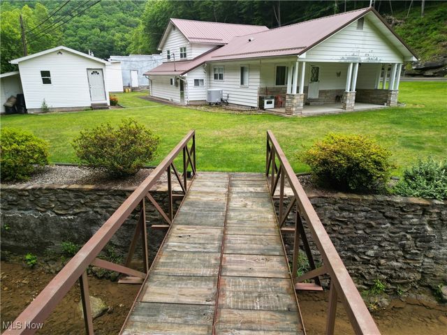 13088 Clay Highway, Lizemores, WV 25125