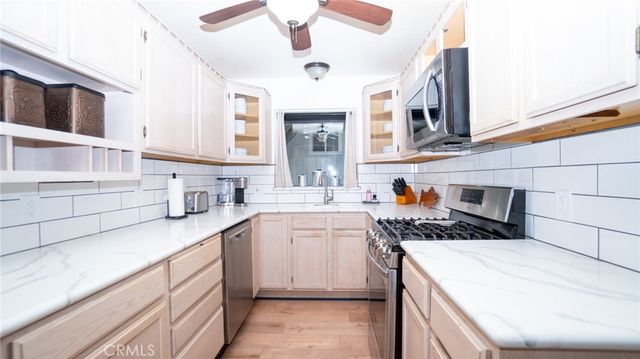 27820 Rainbow Drive, Lake Arrowhead, CA 92352