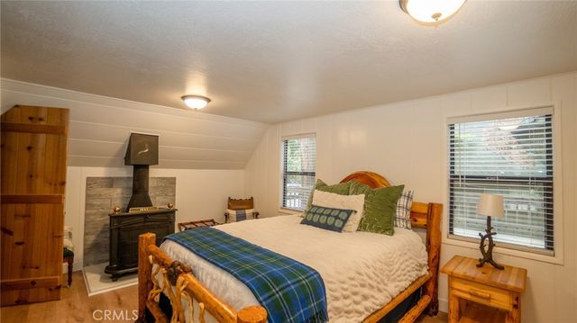 27820 Rainbow Drive, Lake Arrowhead, CA 92352