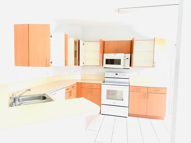 114 SW Peacock Blvd Apt 8-103 St, Port St Lucie, FL 34986