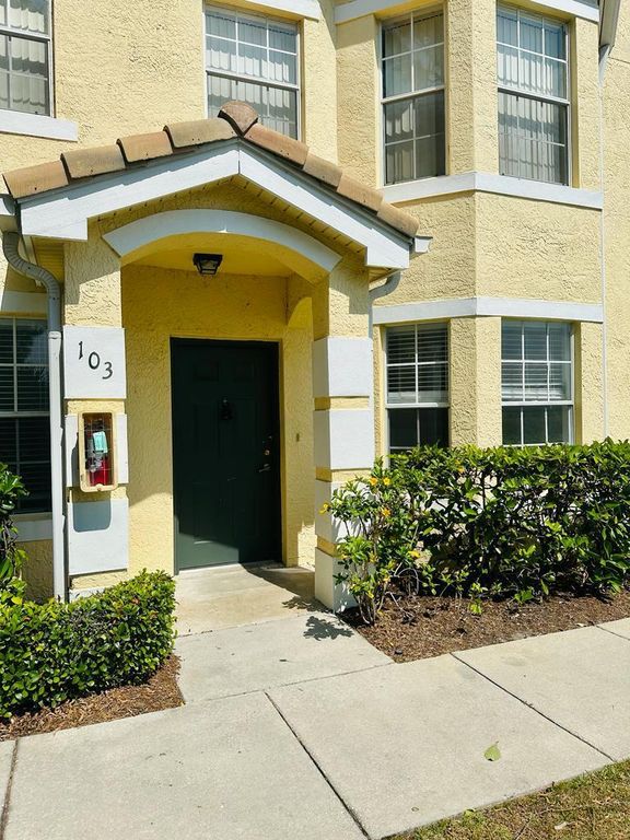 114 SW Peacock Blvd Apt 8-103 St, Port St Lucie, FL 34986