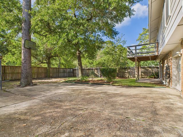 3302 Holly Green Drive, Kingwood, TX 77339