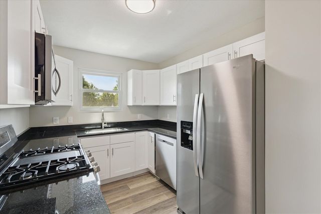 10550 Wolven Avenue, Rockford, MI 49341