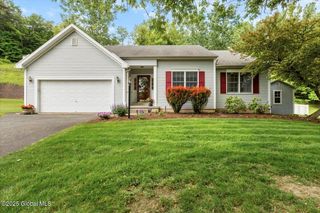 95 Whiteview Road, North Greenbush, NY 12198