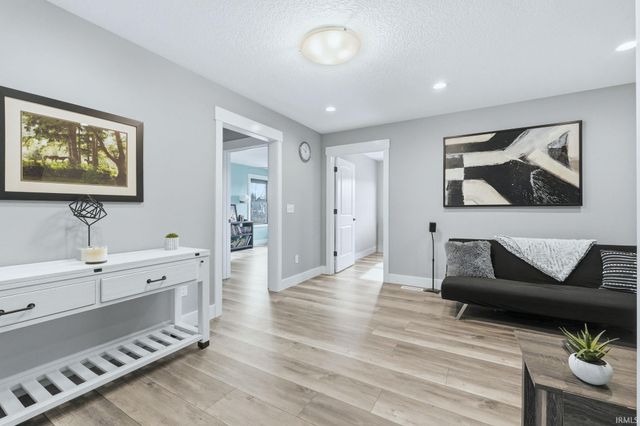 570 Contour Cove, Huntertown, IN 46748