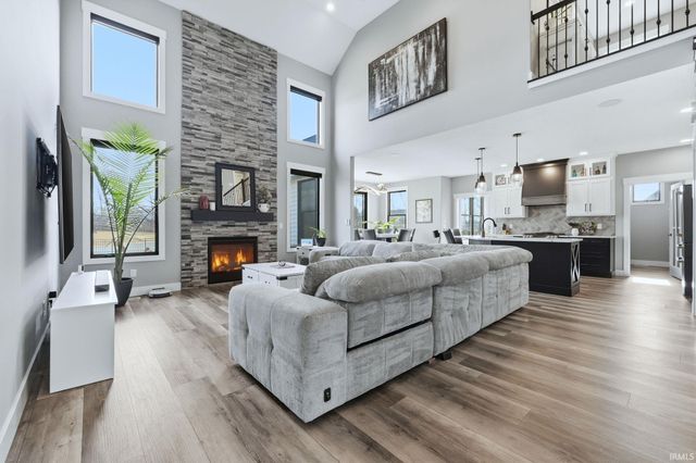 570 Contour Cove, Huntertown, IN 46748