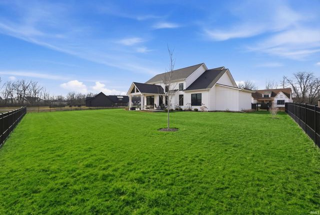 570 Contour Cove, Huntertown, IN 46748