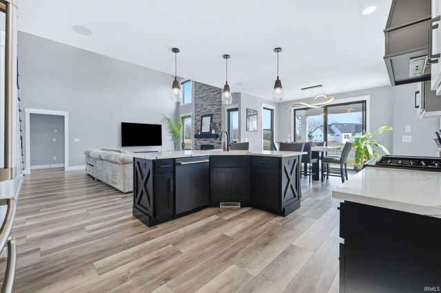 570 Contour Cove, Huntertown, IN 46748