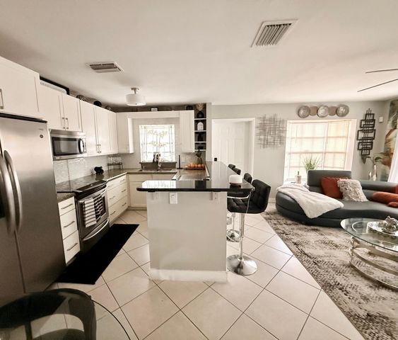 10088 Boynton Place Circle, Boynton Beach, FL 33437