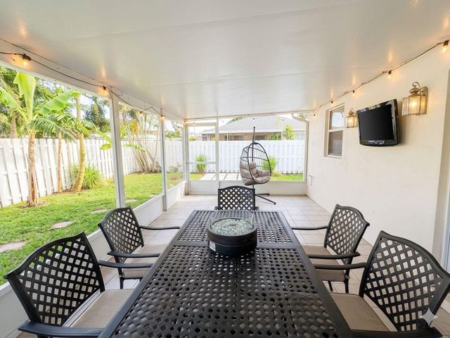 10088 Boynton Place Circle, Boynton Beach, FL 33437