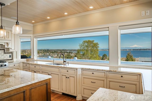 5685 Nakat Way, Blaine, WA 98230