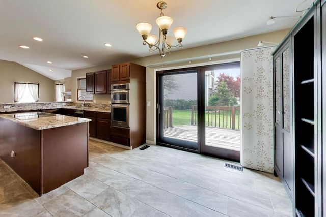 825 W Dorset Avenue, Palatine, IL 60067