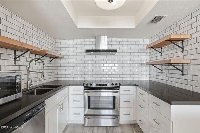 7910 E CAMELBACK Road 402, Scottsdale, AZ 85251