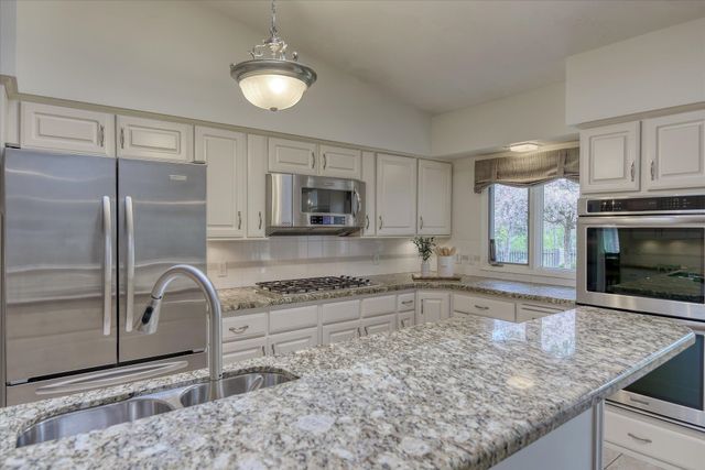 2002 W Regina Ave, Spokane, WA 99218