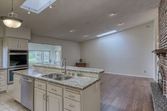 2002 W Regina Ave, Spokane, WA 99218